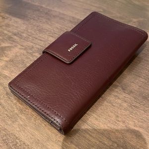 Fossil women’s bi fold wallet